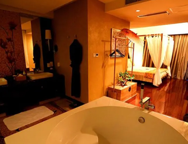 武汉江夏养生会所的黄昏恋：当爱情遇上八十岁